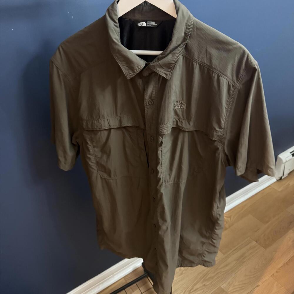 The North Face Men’s XL Forest Green Nylon Short Sleeve Hiking Fishing Shirt